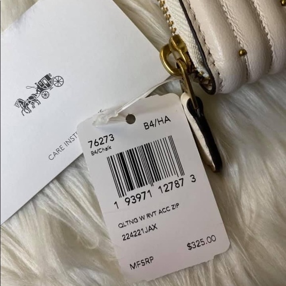 💰SOLD - 76273 - Coach Zip Wallet with Quilting - Picture 8 of 8